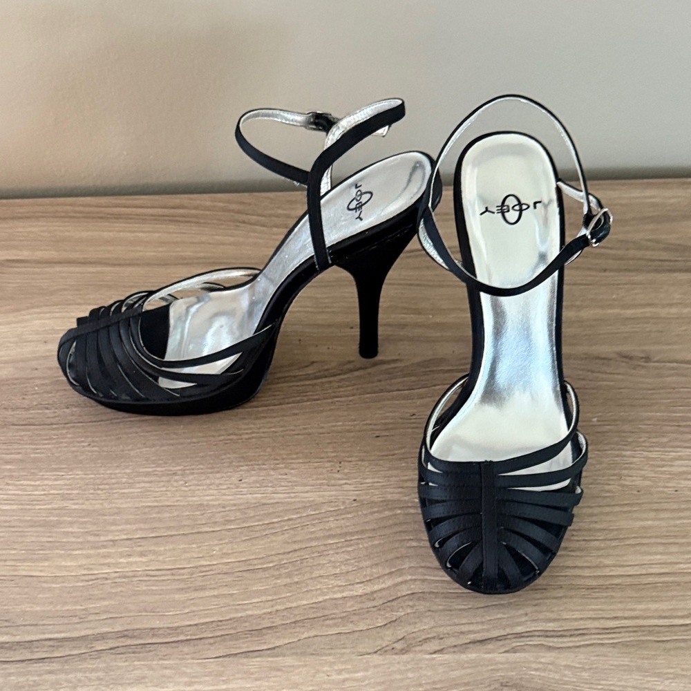 Joey O Black Strappy Heels, size 6